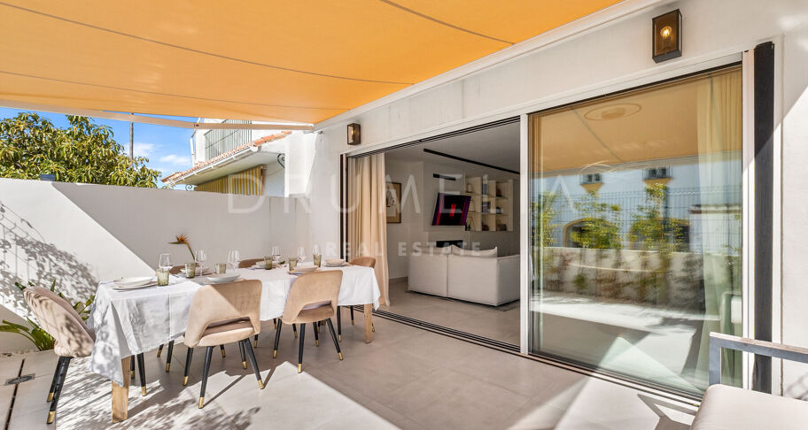 Volledig gerenoveerd herenhuis met 4 slaapkamers op 10 minuten van het strand in El Campanario, Estepona
