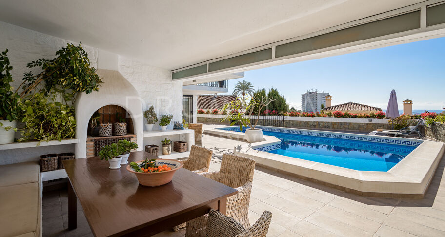 Villa with panoramic sea views in Nueva Andalucía