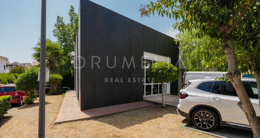 Commerciële ruimte met investeringspotentieel in Jardines de Atalaya, Estepona