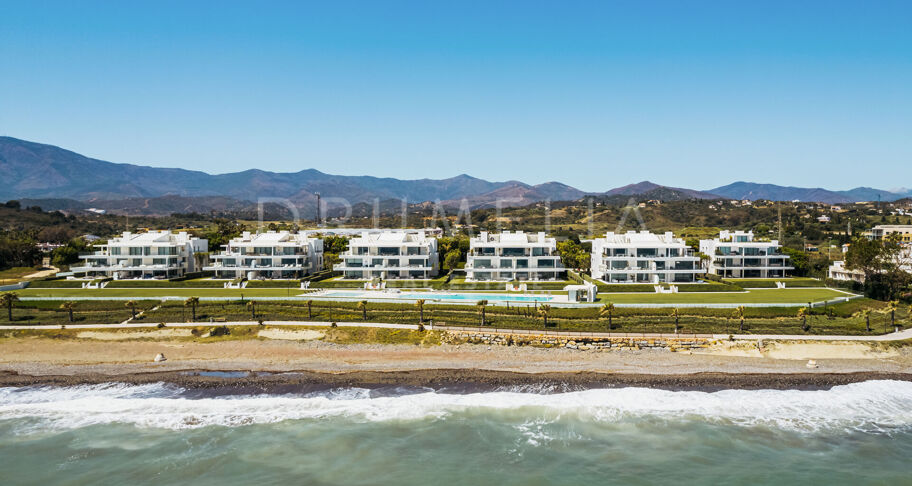 Emare Azure – Appartement exclusif en front de mer avec vue dégagée sur la mer à Emare, Estepona