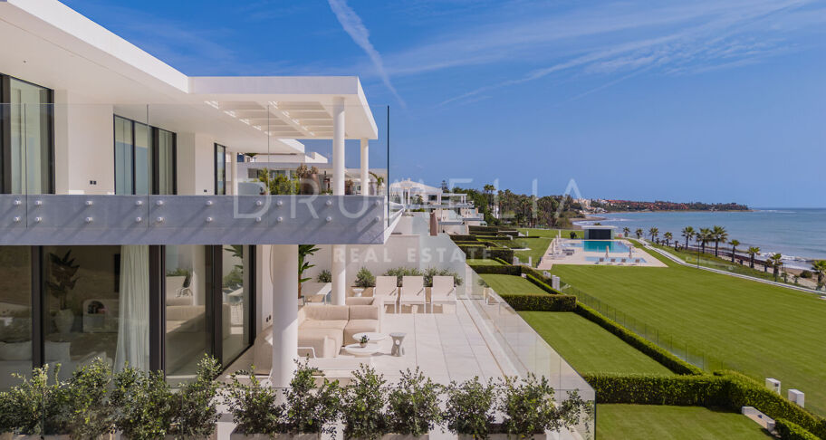Emare Azure – Appartement exclusif en front de mer avec vue dégagée sur la mer à Emare, Estepona