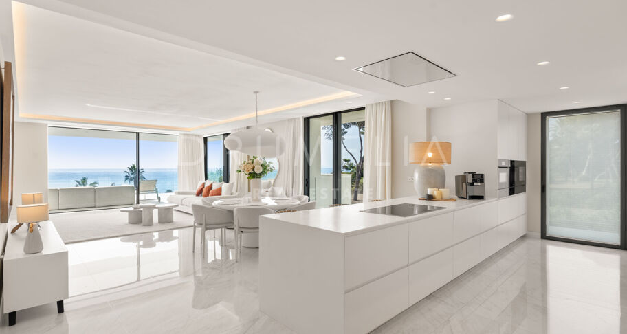 Emare Azure – Appartement exclusif en front de mer avec vue dégagée sur la mer à Emare, Estepona
