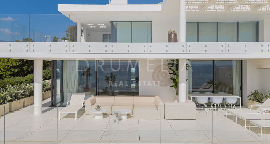 Emare Azure – Appartement exclusif en front de mer avec vue dégagée sur la mer à Emare, Estepona