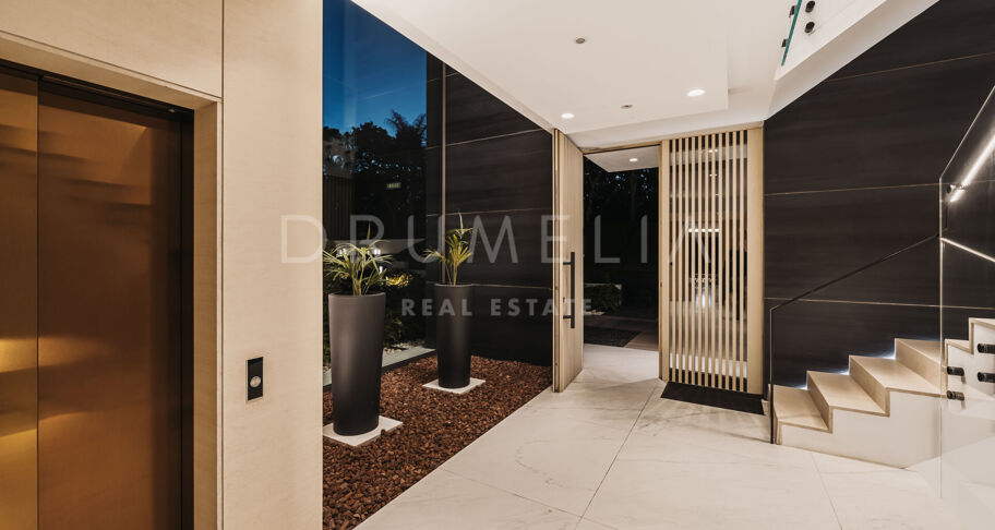 Emare Azure – Appartement exclusif en front de mer avec vue dégagée sur la mer à Emare, Estepona