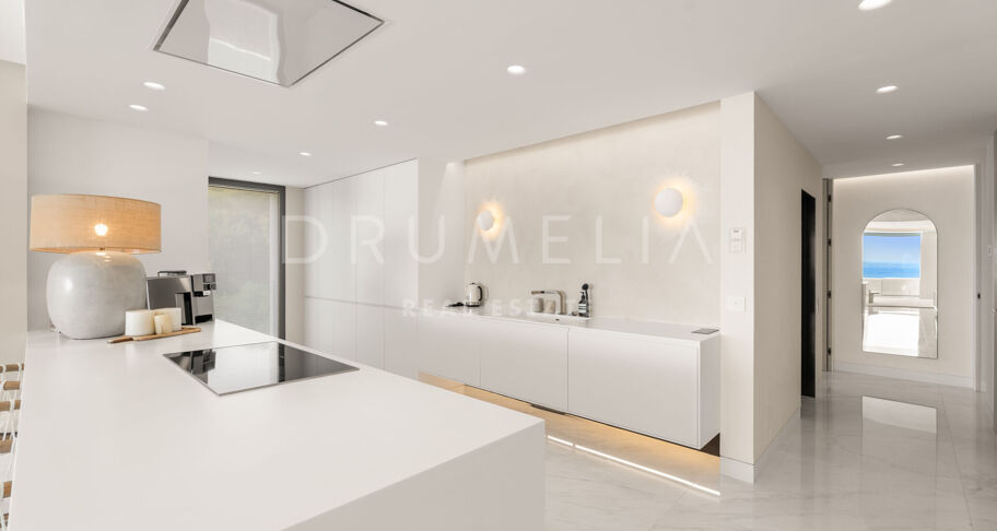 Emare Azure – Appartement exclusif en front de mer avec vue dégagée sur la mer à Emare, Estepona