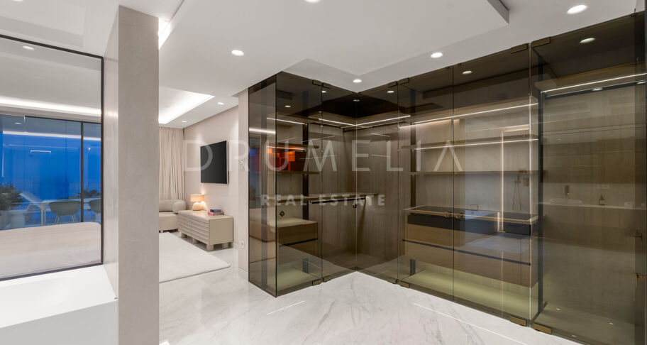 Emare Azure – Appartement exclusif en front de mer avec vue dégagée sur la mer à Emare, Estepona