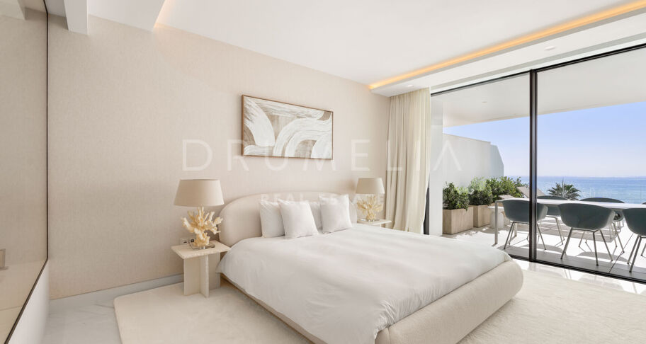 Emare Azure – Appartement exclusif en front de mer avec vue dégagée sur la mer à Emare, Estepona