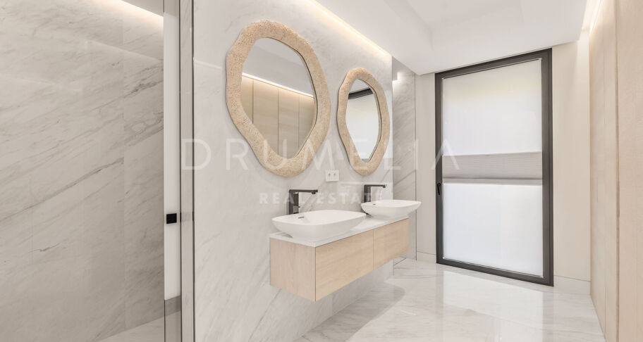 Emare Azure – Appartement exclusif en front de mer avec vue dégagée sur la mer à Emare, Estepona