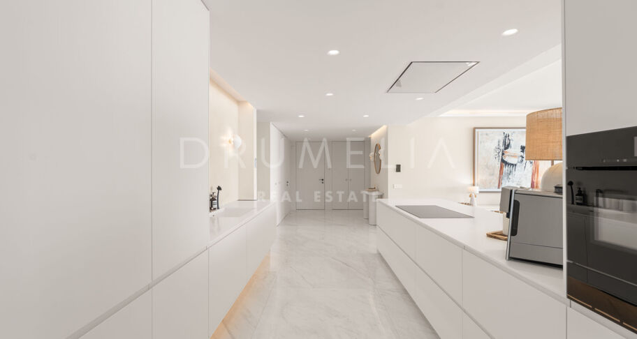 Emare Azure – Appartement exclusif en front de mer avec vue dégagée sur la mer à Emare, Estepona
