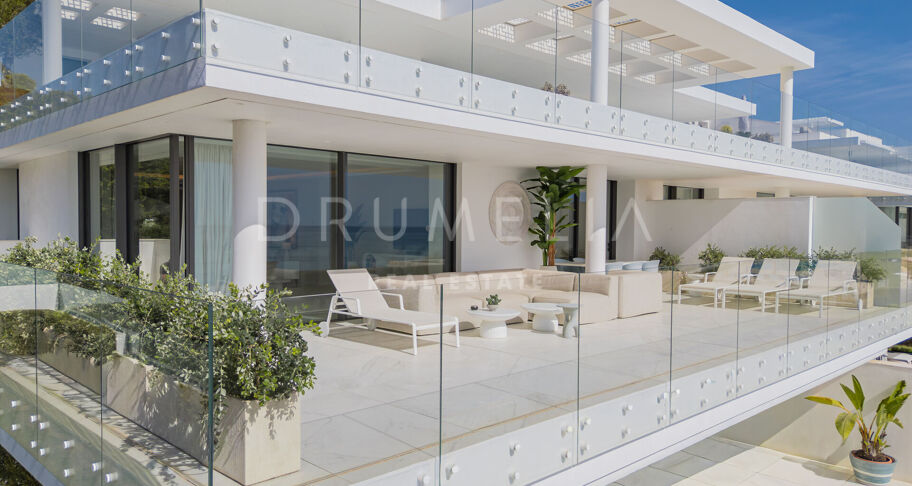 Emare Azure – Appartement exclusif en front de mer avec vue dégagée sur la mer à Emare, Estepona