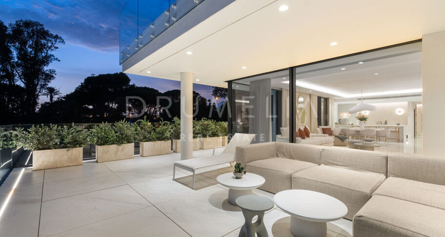 Emare Azure – Appartement exclusif en front de mer avec vue dégagée sur la mer à Emare, Estepona