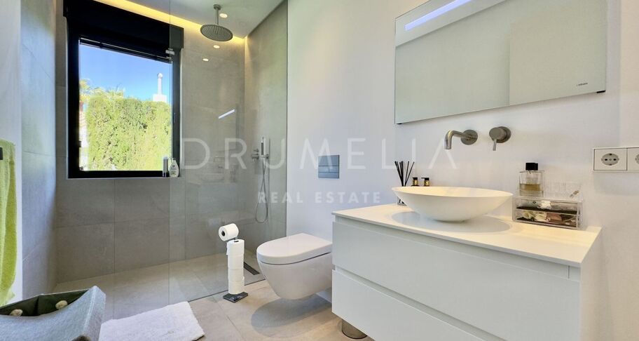 Villa contemporánea en los Monteros a pasos de la playa