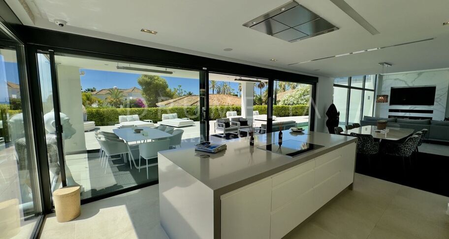 Villa contemporánea en los Monteros a pasos de la playa