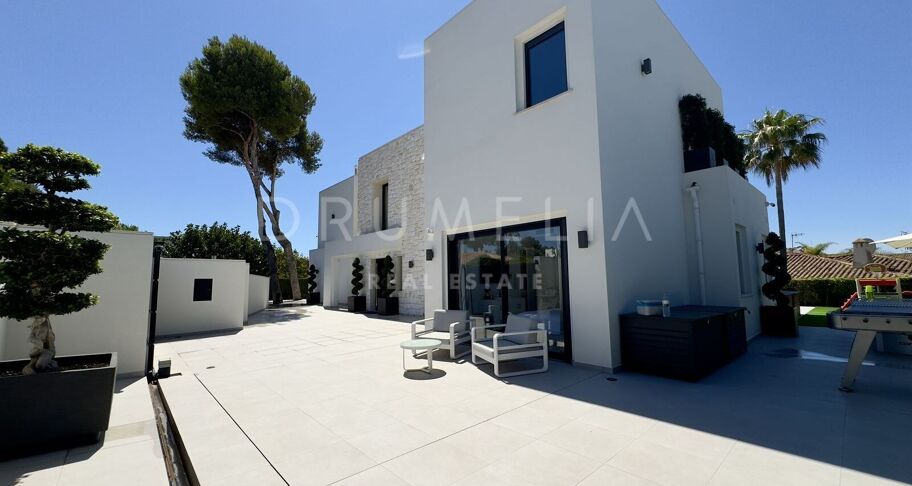 Villa contemporánea en los Monteros a pasos de la playa
