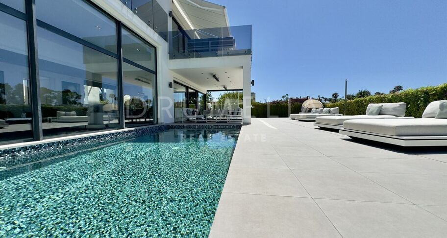 Villa contemporánea en los Monteros a pasos de la playa
