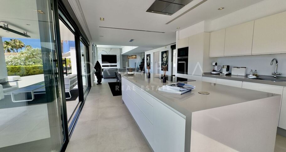 Villa contemporánea en los Monteros a pasos de la playa