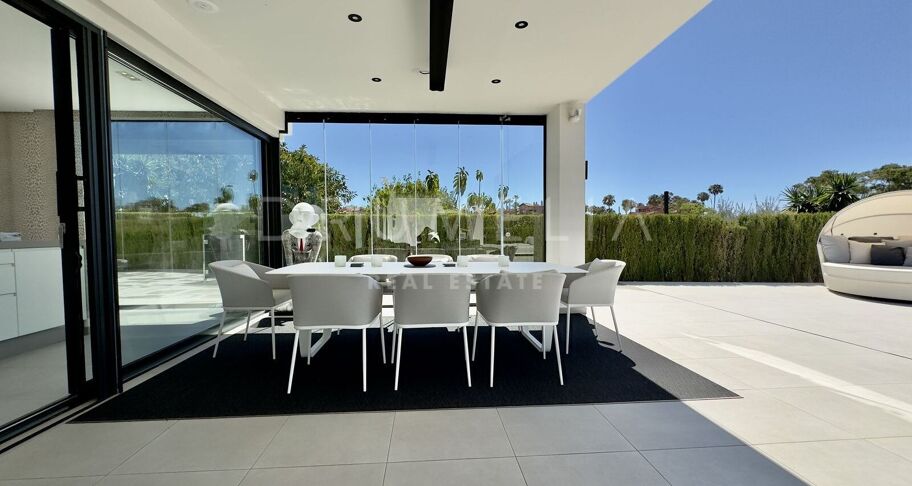 Villa contemporánea en los Monteros a pasos de la playa