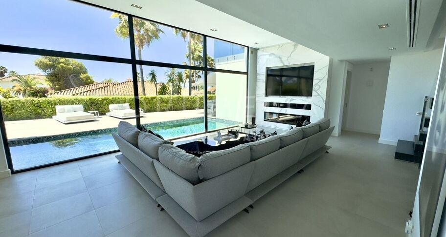 Villa contemporánea en los Monteros a pasos de la playa