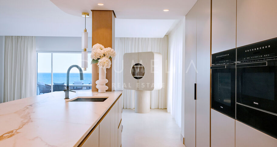 Penthouse aan het strand met privé-dakterras in Dominion Beach