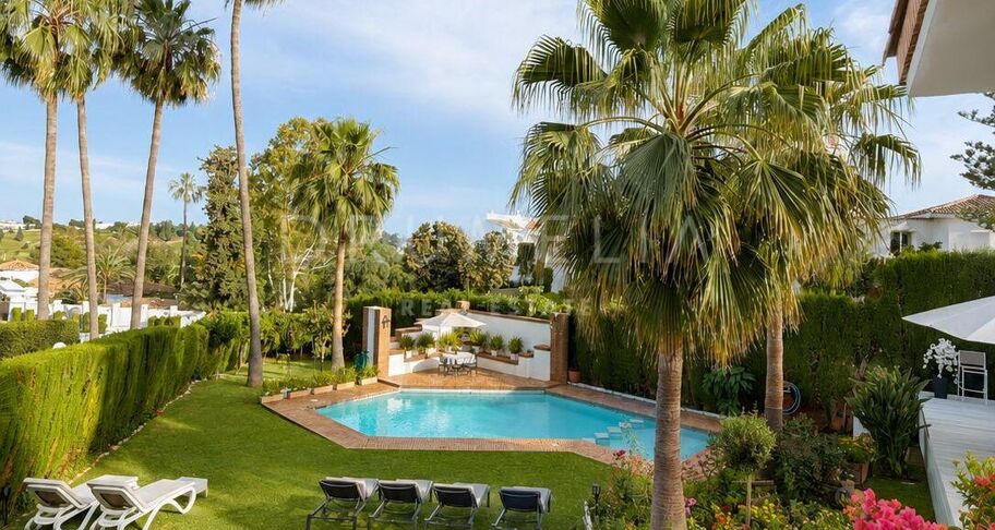 Villa met 8 slaapkamers en privézwembad in El Paraíso Alto
