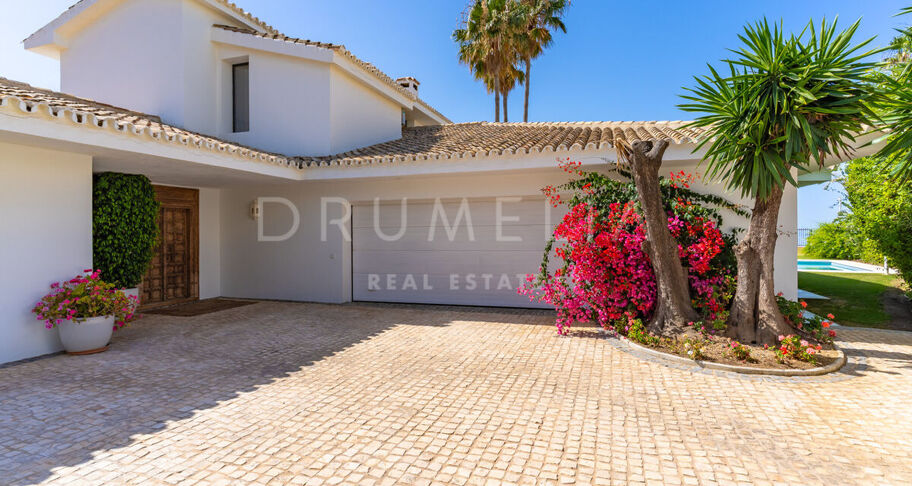 Gerenoveerde villa aan het strand in Casasola