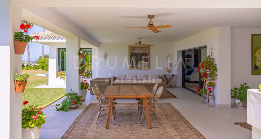 Gerenoveerde villa aan het strand in Casasola