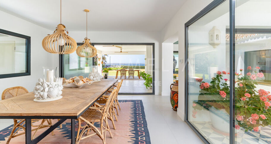 Gerenoveerde villa aan het strand in Casasola