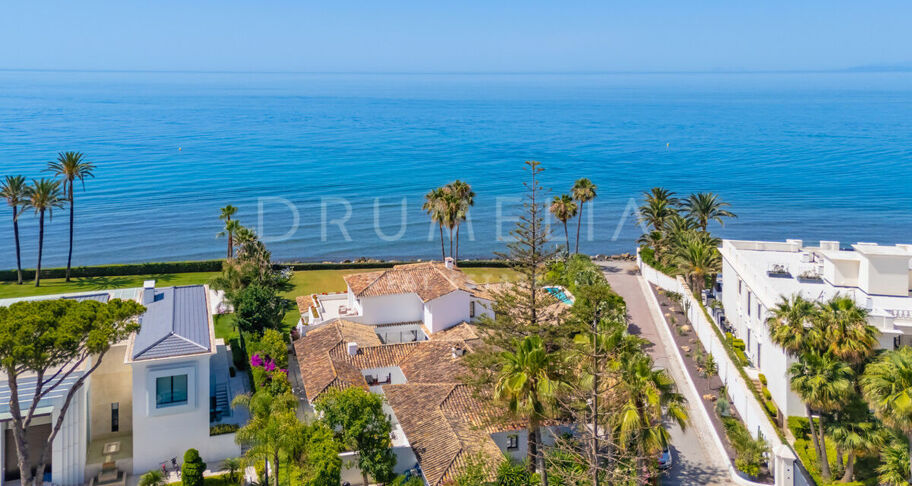 Gerenoveerde villa aan het strand in Casasola