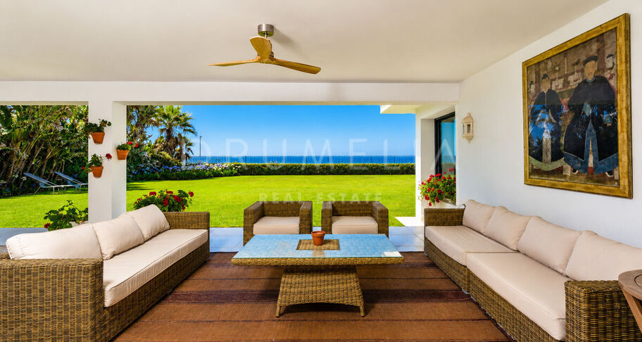 Gerenoveerde villa aan het strand in Casasola