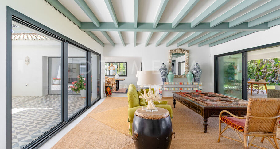 Gerenoveerde villa aan het strand in Casasola
