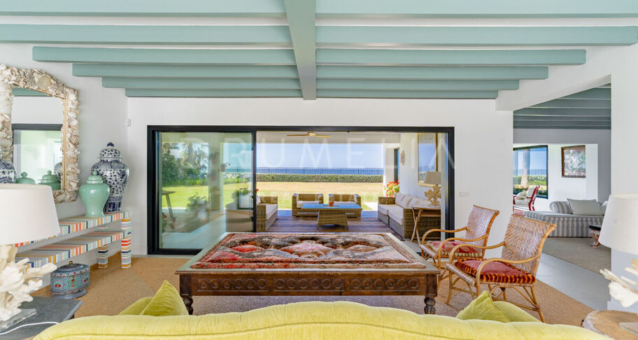 Gerenoveerde villa aan het strand in Casasola