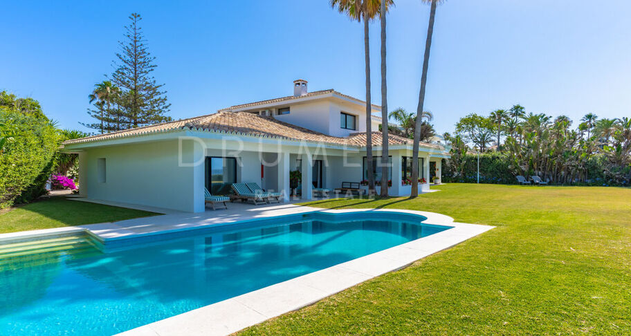 Gerenoveerde villa aan het strand in Casasola