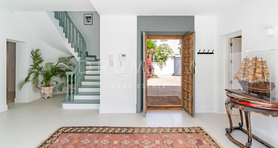 Gerenoveerde villa aan het strand in Casasola