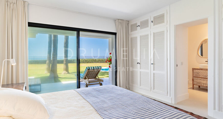 Gerenoveerde villa aan het strand in Casasola