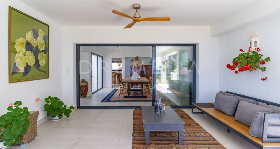 Gerenoveerde villa aan het strand in Casasola