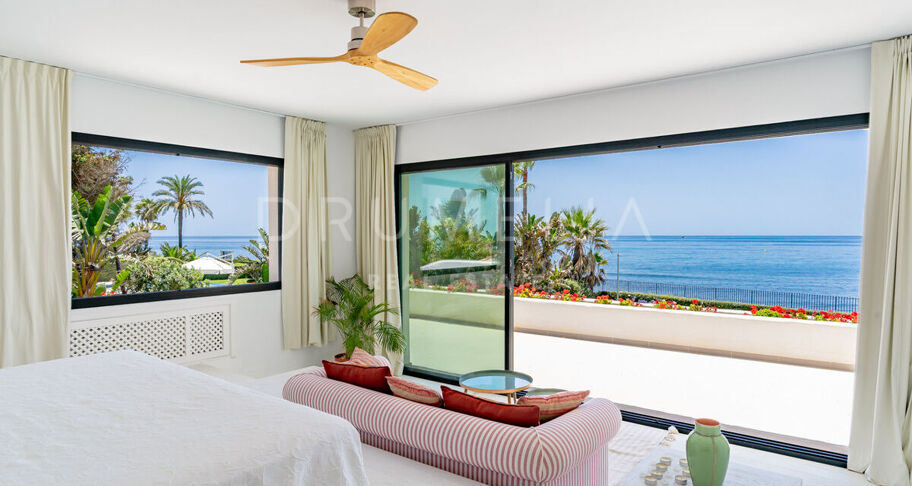 Gerenoveerde villa aan het strand in Casasola