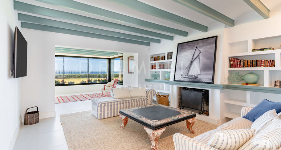 Gerenoveerde villa aan het strand in Casasola