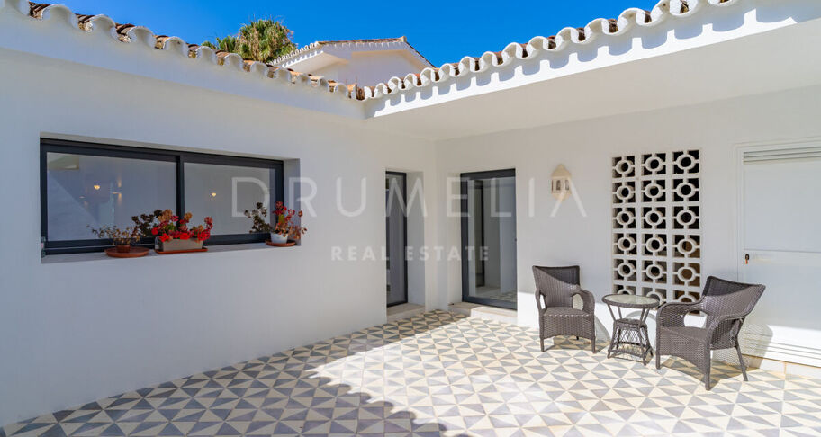 Gerenoveerde villa aan het strand in Casasola