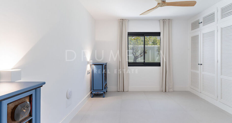 Gerenoveerde villa aan het strand in Casasola