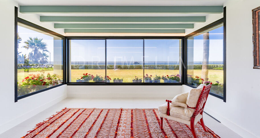Gerenoveerde villa aan het strand in Casasola