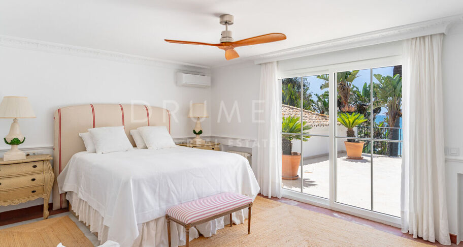 Klassieke Andalusische villa aan zee in Casasola, Oost-Estepona
