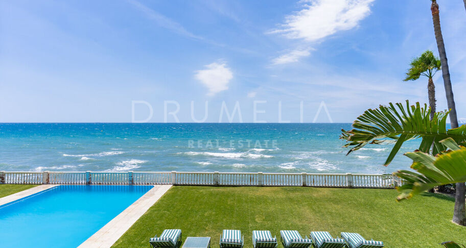 Klassieke Andalusische villa aan zee in Casasola, Oost-Estepona
