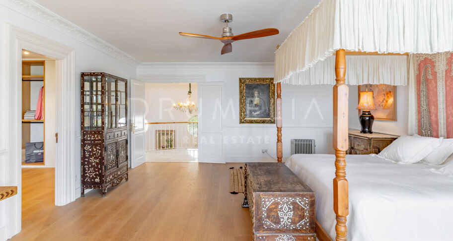 Klassieke Andalusische villa aan zee in Casasola, Oost-Estepona