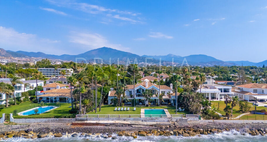 Klassieke Andalusische villa aan zee in Casasola, Oost-Estepona