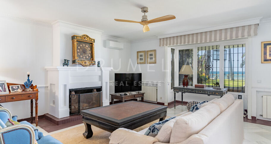 Klassieke Andalusische villa aan zee in Casasola, Oost-Estepona