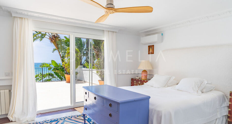 Klassieke Andalusische villa aan zee in Casasola, Oost-Estepona