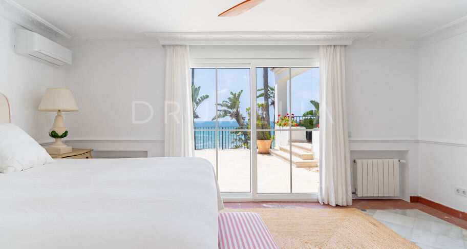 Klassieke Andalusische villa aan zee in Casasola, Oost-Estepona
