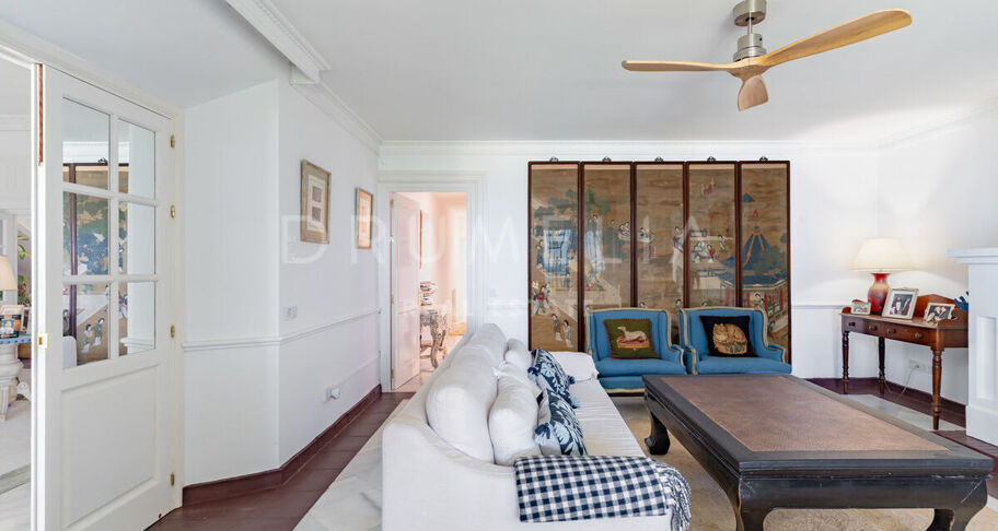 Klassieke Andalusische villa aan zee in Casasola, Oost-Estepona