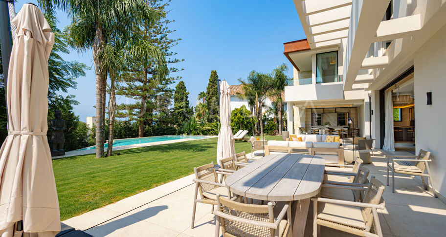 Villa te koop in Los Monteros Playa, Marbella Oost