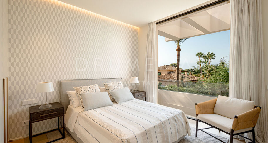 Villa te koop in Los Monteros Playa, Marbella Oost